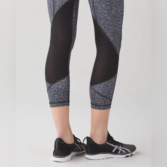 Lululemon Pace Rival Crop - Picture 2 of 15